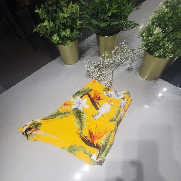 NWOT FOREVER21 Très beau bermuda neuf jaune vif avec motifs tropicaux - Picture 6 of 6